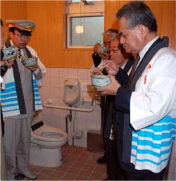 新築トイレでうどんズルズル！？〜完成式で風習再現〜