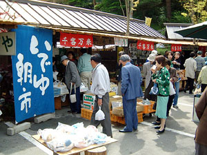 下呂温泉「いでゆ朝市」開店